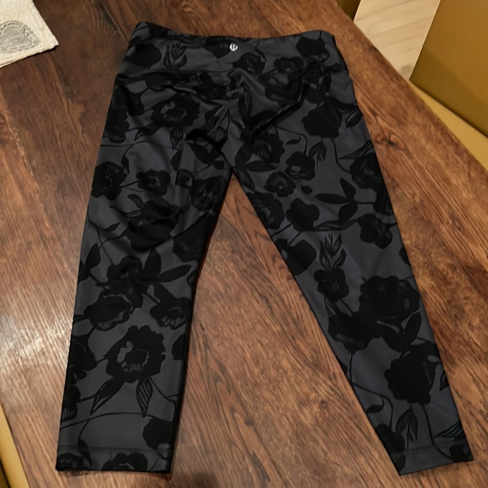 Lululemon ankle tights RARE print!